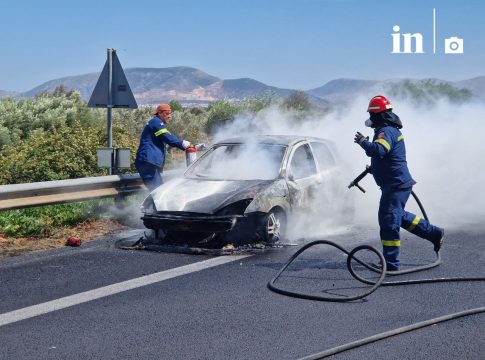Φωτιά σε ΙΧ αυτοκίνητο λίγο μετά το αεροδρόμιο στο ρεύμα προς Αθήνα