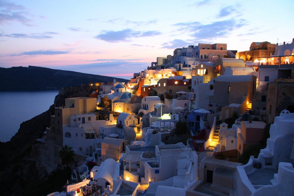 Οι Ευρωπαίοι ψηφίζουν Ελλάδα για διακοπές – Ποιοι και γιατί την προτιμούν και πόσα ξοδεύουν
