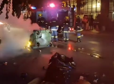 Θεσσαλονίκη: Ένταση μετά τον τελικό του Κυπέλλου – Φωτιές σε κάδους έξω από το Βικελίδης