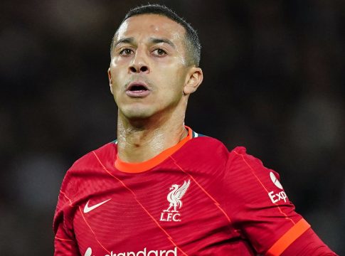 Η Μπαρτσελόνα εξετάζει την επιστροφή του Τιάγκο Αλκάνταρα