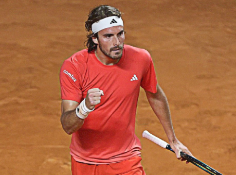 Πρόκριση με ανατροπή στον τρίτο γύρο του Masters της Ρώμης για τον Τσιτσιπά (2-1)