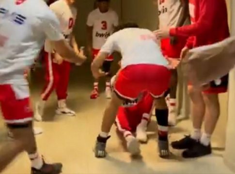 Επικό βίντεο του Ολυμπιακού: Η απίστευτη τούμπα του Λούντζη στο ματς με την ΑΕΚ