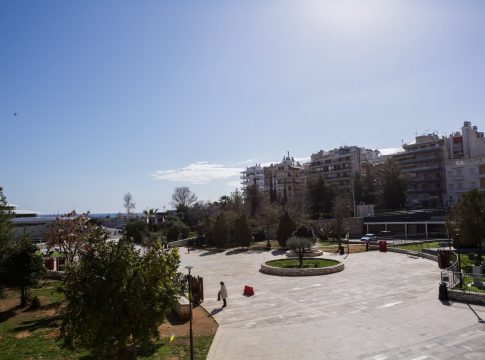 Αν είναι δυνατόν: Ποια εταιρία αρνείται την εγκατάσταση γιγαντοοθόνης στον Πειραιά