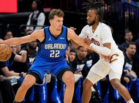 Με μεγάλη ανατροπή στα ημιτελικά το Κλίβελαντ