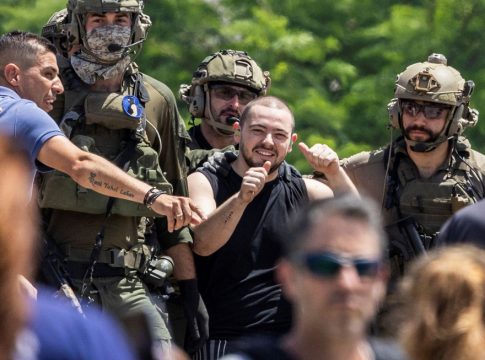 Πόλεμος στη Γάζα: Συγκλονιστικά βίντεο από τη διάσωση των ομήρων