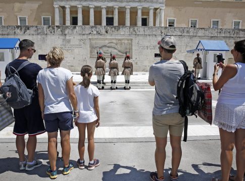 Τα «απόνερα» της πτώχευσης του FTI – Τι θα γίνει με τους 7.500 τουρίστες που βρίσκονται στην Ελλάδα