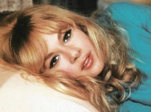 Δεν έβαλε το νυφικό, κανείς δεν κατάλαβε ότι ήταν νύφη: Η Αλίκη πήγε στον 2ο γάμο της κι έμοιαζε με την κουμπάρα