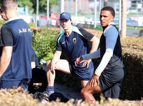 Το ταξίδι της ΑΕΚ στην Ολλανδία και η πρώτη προπόνηση στο Άλκμααρ (vids)