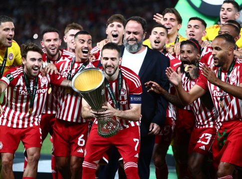 Αποθέωση για τον Ολυμπιακό στο Λονδίνο – Βασικό θέμα συζήτησης το κόκκινο θαύμα και αμέτρητα μπράβο στον Βαγγέλη Μαρινάκη