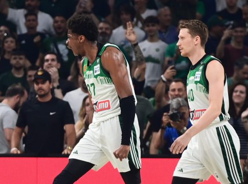 Αντετοκούνμπο: «Ακόμα και με τον αδερφό μου να παίζω, όταν μπαίνουμε μέσα στις γραμμές, δεν είμαστε φιλαράκια»