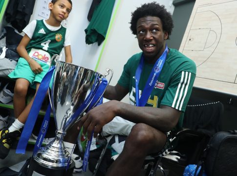 Ξαναβρήκε το… χαμόγελό του ο Ναν μετά την επίσκεψη στον οδοντίατρο (pic)