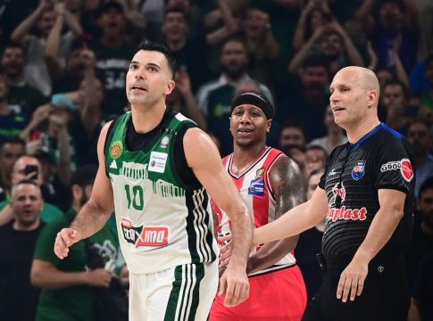 Προκλητική κίνηση του Σλούκα: Αγνόησε τη χειραψία με τον συμπαίκτη του στην Εθνική, Τόμας Γουόκαπ (vid)