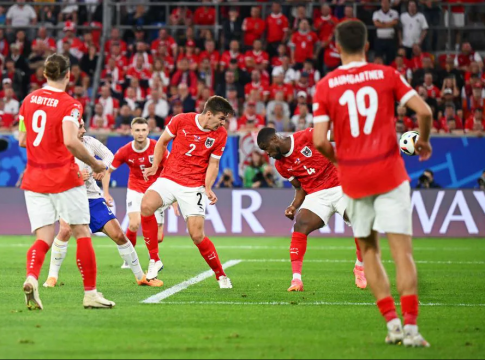 Προβάδισμα με απίθανο αυτογκόλ για τη Γαλλία (vid)