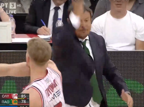 Η στιγμή που ο Γουόκαπ δείχνει στον Αταμάν να φύγει για τα αποδυτήρια (vid)