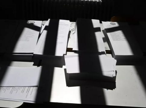 Ευρωεκλογές: Φόβοι για ρεκόρ αποχής από τις κάλπες – Πού οφείλεται, ποιους τρομάζει, ποιους ευνοεί