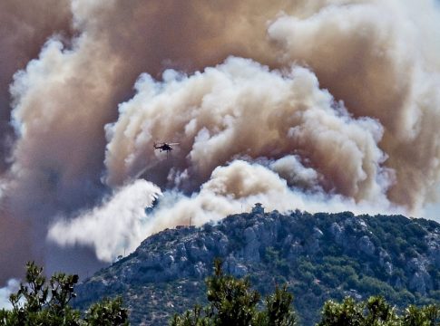 Φωτιά: 54 πυρκαγιές εκδηλώθηκαν το τελευταίο 24ωρο – Συναγερμός στην Πυροσβεστική και για την Κυριακή 30 Ιουνίου