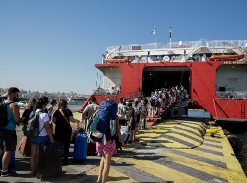 Απλησίαστα τα ακτοπλοϊκά εισιτήρια – Διακοπές μόνο για πλούσιους και ξένους