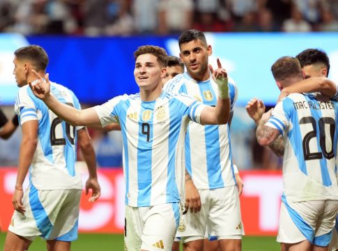 Το απίστευτο στατιστικό του Χούλιαν Άλβαρες: Έχει σκοράρει σε έξι διαφορετικές διοργανώσεις στο πρώτο του ματς ως βασικός (pic)