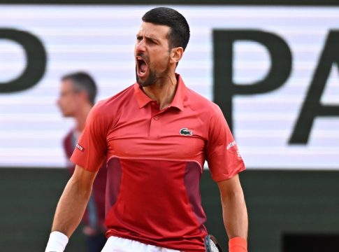 Μυθικός Τζόκοβιτς έκανε ανεπανάληπτη ανατροπή με… ένα πόδι (3-2, vids)