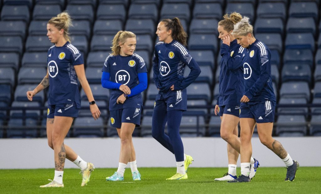 Διαδήλωση έξω από το «Hampden Park»