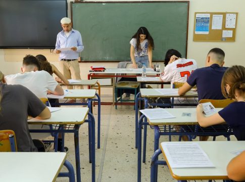 Τι δείχνουν τα πρώτα στοιχεία για βαθμολογίες και βάσεις εισαγωγής στις πανελλαδικές