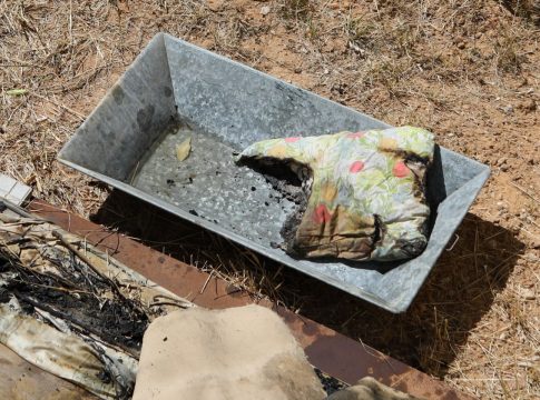 Ποινική δίωξη στον 59χρονο που έκαψε τη σορό του πατέρα του στο σπίτι τους στα Άνω Λιόσια