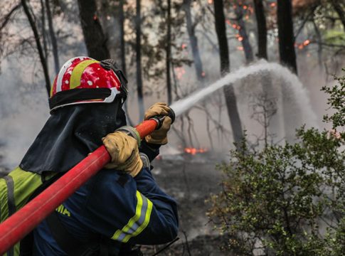 Κόκκινος συναγερμός για την Αττική – Έρχονται ισχυροί βοριάδες που θα ξεπεράσουν τα 90 χλμ/ώρα