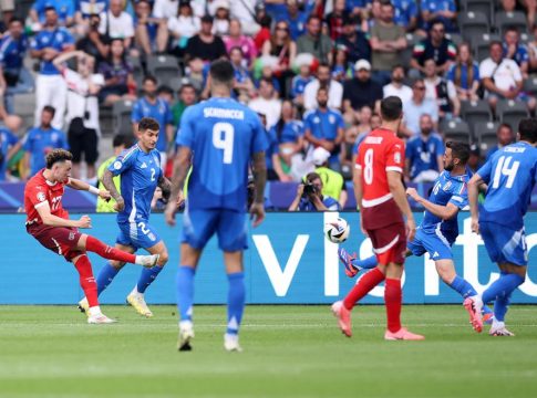 Γκολάρα ο Βάργκας, 2-0 η Ελβετία και η Ιταλία με την πλάτη στον τοίχο (vids)