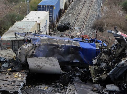 Τέμπη: Μήνυση για παράβαση καθήκοντος και κατάχρηση εξουσίας από συγγενείς θύματος