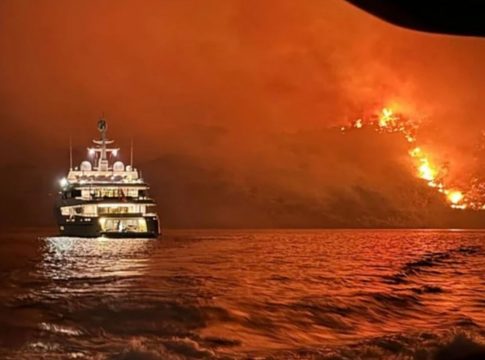 Πώς έφτασαν στη σύλληψη των 13 μελών του πληρώματος της θαλαμηγού μετά τη φωτιά στην Ύδρα