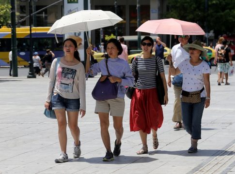 Μετά τα μπουρίνια και τους κεραυνούς, θερμή εισβολή με 40άρια από Δευτέρα