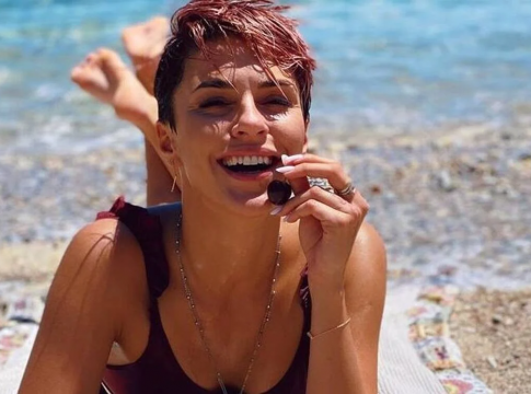 H Κάτια Ταραμπάνκο πήγε παραλία και όλοι κοιτούσαν το «περίεργο» κρυμμένο τατουάζ