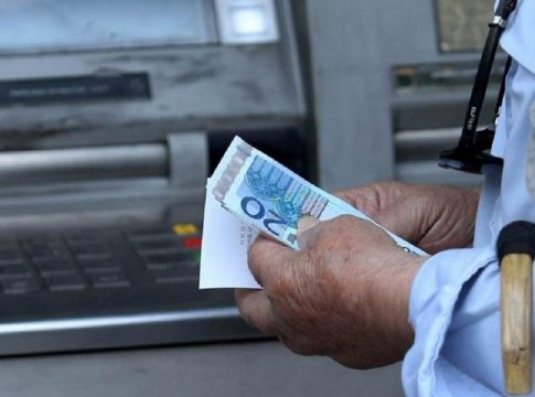 Αυξήσεις σε όλους τους μισθούς, επιδόματα και τις συντάξεις – Πόσο θα αυξηθούν και από πότε – Όλα τα νέα μέτρα