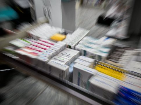 Φαρμακείο πουλούσε ληγμένα σκευάσματα για βρέφη