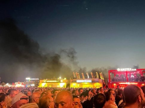 Φωτιά στο Φάληρο – Γέμισε μαύρους καπνούς η περιοχή