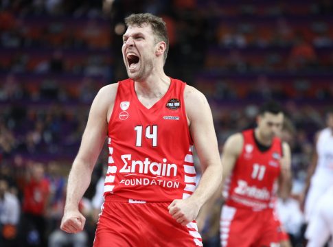 Όταν ο Βεζένκοφ «τρέλαινε» την Ευρώπη με τα ερυθρόλευκα (vid)