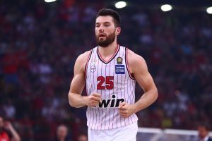 &Beta;&omicron;&upsilon;ί&zeta;&epsilon;&iota; &eta; &Iota;&sigma;&pi;&alpha;&nu;ί&alpha;: &laquo;&Pi;ά&epsilon;&iota; &gamma;&iota;&alpha; &Pi;ί&tau;&epsilon;&rho;&sigmaf; &eta; &Mu;&pi;&alpha;&rho;&tau;&sigma;&epsilon;&lambda;ό&nu;&alpha;&raquo;