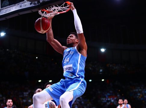 Η επιβλητική εμφάνιση του «Greek Freak» κόντρα στην Δομινικανή Δημοκρατία (vids)