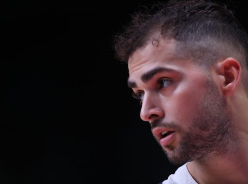 Κάκωση στη δεξιά ωμοπλάτη ο Τολιόπουλος – Θα υποβληθεί σε μαγνητική