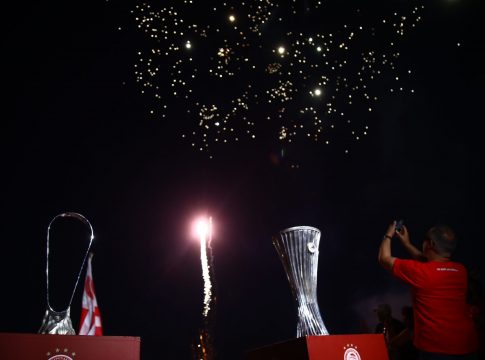 Στην Τήνο βρέθηκαν οι ευρωπαϊκές κούπες του Ολυμπιακού (pics)