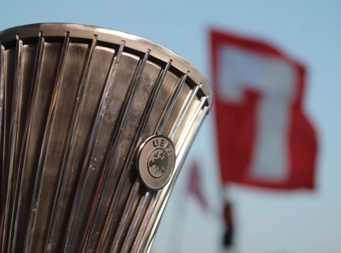 Φόρεσε «ερυθρόλευκα» και η Ναύπακτος και υποδέχθηκε τις ευρωπαϊκές κούπες του Ολυμπιακού (pics)