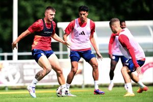 O &alpha;&rho;&chi;&omicron;&nu;&tau;&iota;&kappa;ό&sigmaf; &Sigma;&tau;ά&mu;&epsilon;&nu;&iota;&tau;&sigmaf;, &tau;&omicron; &laquo;&nu;&tau;έ&rho;&mu;&pi;&iota;&raquo; &Rho;&omicron;&nu;&tau;&iota;&nu;έ&iota;-&Kappa;&omicron;&sigma;&tau;ί&nu;&iota;&alpha;, &omicron;&iota; &pi;&iota;&tau;&sigma;&iota;&rho;&iota;&kappa;ά&delta;&epsilon;&sigmaf; &kappa;&alpha;&iota; &omicron; &Mu;&pi;&iota;έ&lambda;