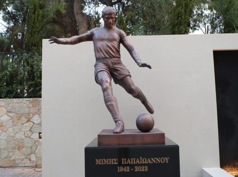 Παρουσιάστηκαν τα εντυπωσιακά αγάλματα Νεστορίδη και Παπαϊωάννου στην «Opap Arena» (Pics)