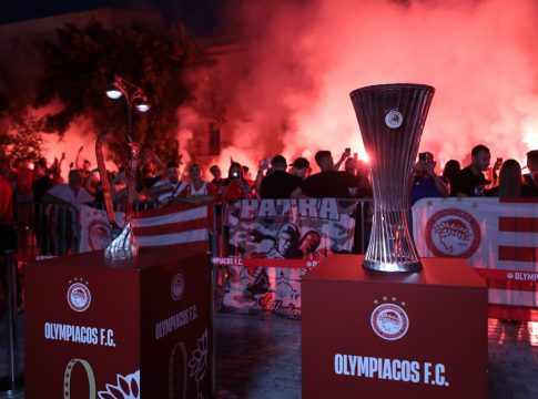 «Τρέλα» στην Πάτρα για τον Ολυμπιακό και έμπρακτη στήριξη στον Ερασιτέχνη (pics)