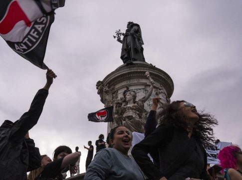 Ιερά Συμμαχία στη Γαλλία – Οι «εχθροί» που γίνονται «φίλοι» για μπλόκο στην Ακροδεξιά