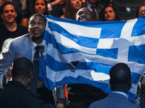 Το… ιδιαίτερο μήνυμα των Μπακς, για τον σημαιοφόρο Αντετοκούνμπο (pic)