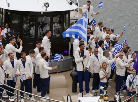 Οι γεμάτοι περηφάνια σημαιοφόροι Αντετοκούνμπο, Ντρισμπιώτη και η ελληνική αποστολή στην τελετή έναρξης (pics & vid)