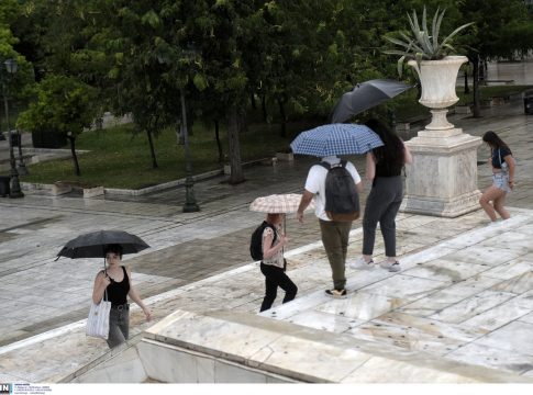 Καιρός: Σε ποιες περιοχές αναμένονται βροχές και καταιγίδες