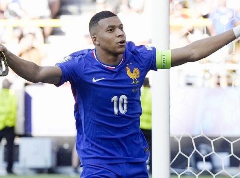 Οι «τρικολόρ» έπαιξαν μεγάλη μπάλα στις γαλλικές εκλογές