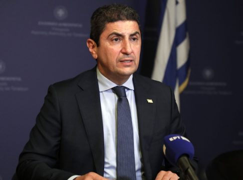 Αυγενάκης: Ο Μητσοτάκης ζητά διαγραφή από την κοινοβουλευτική ομάδα της ΝΔ